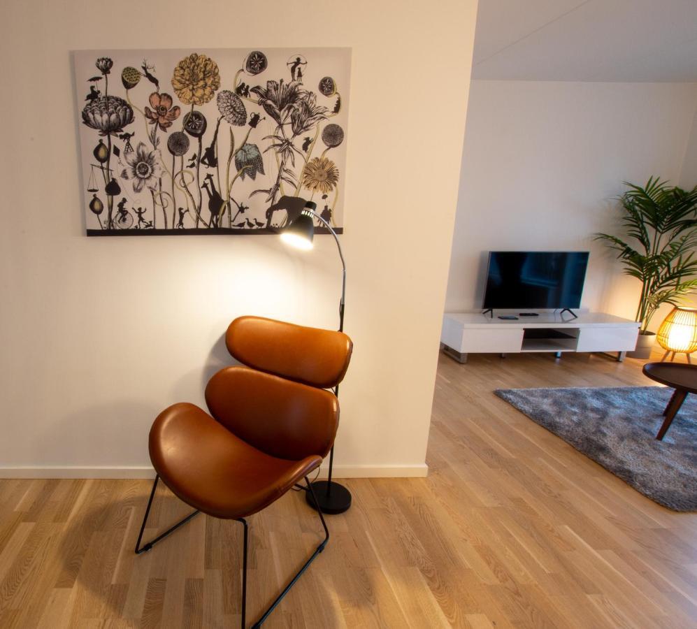 Apartment West By Charles Hope *